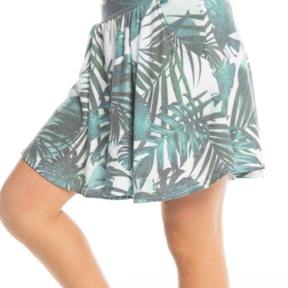 COZY KNIT FLOUNCY SKORT W POCKETS - Picture 2 of 4